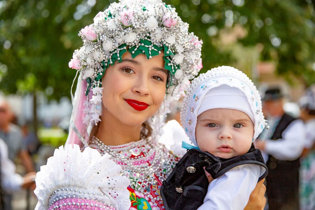 Tekovský mikroregión ženský kroj zdroj Mária Švecová, OOCR Tekov